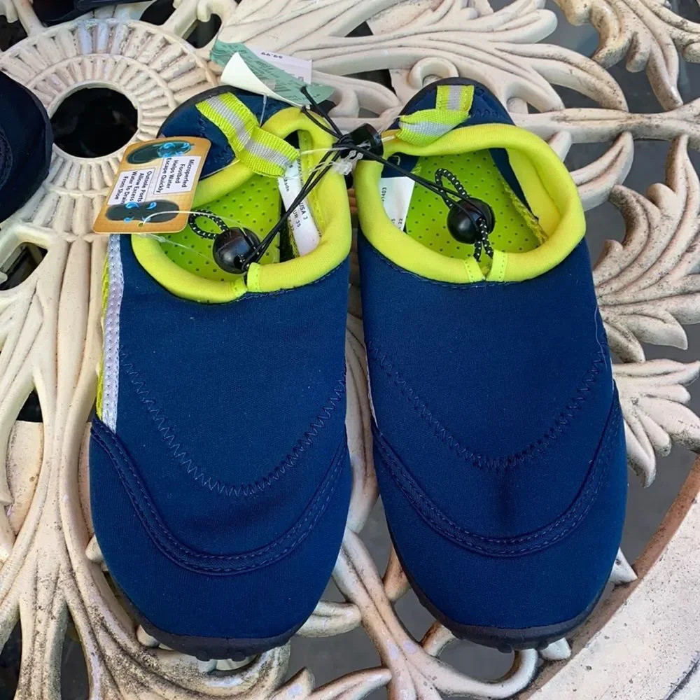 Swim shoes sz. 3 NWT